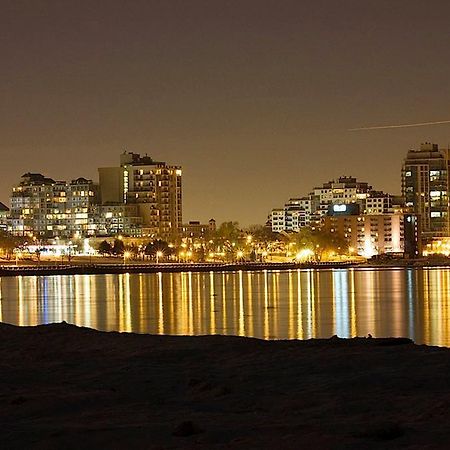 Waterfront Hotel Downtown Burlington Esterno foto