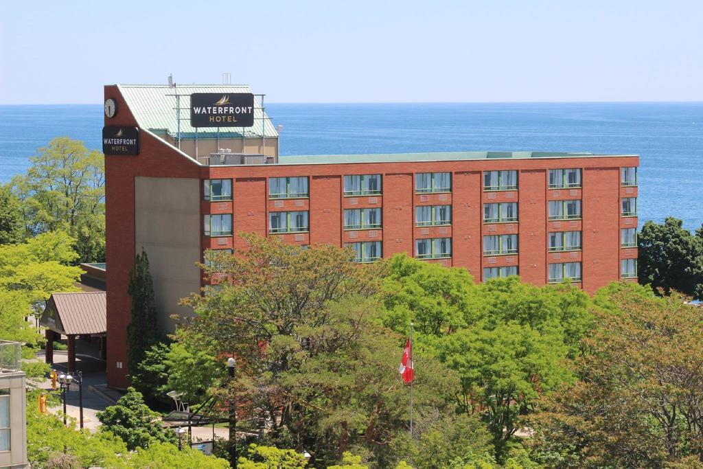 Waterfront Hotel Downtown Burlington Esterno foto