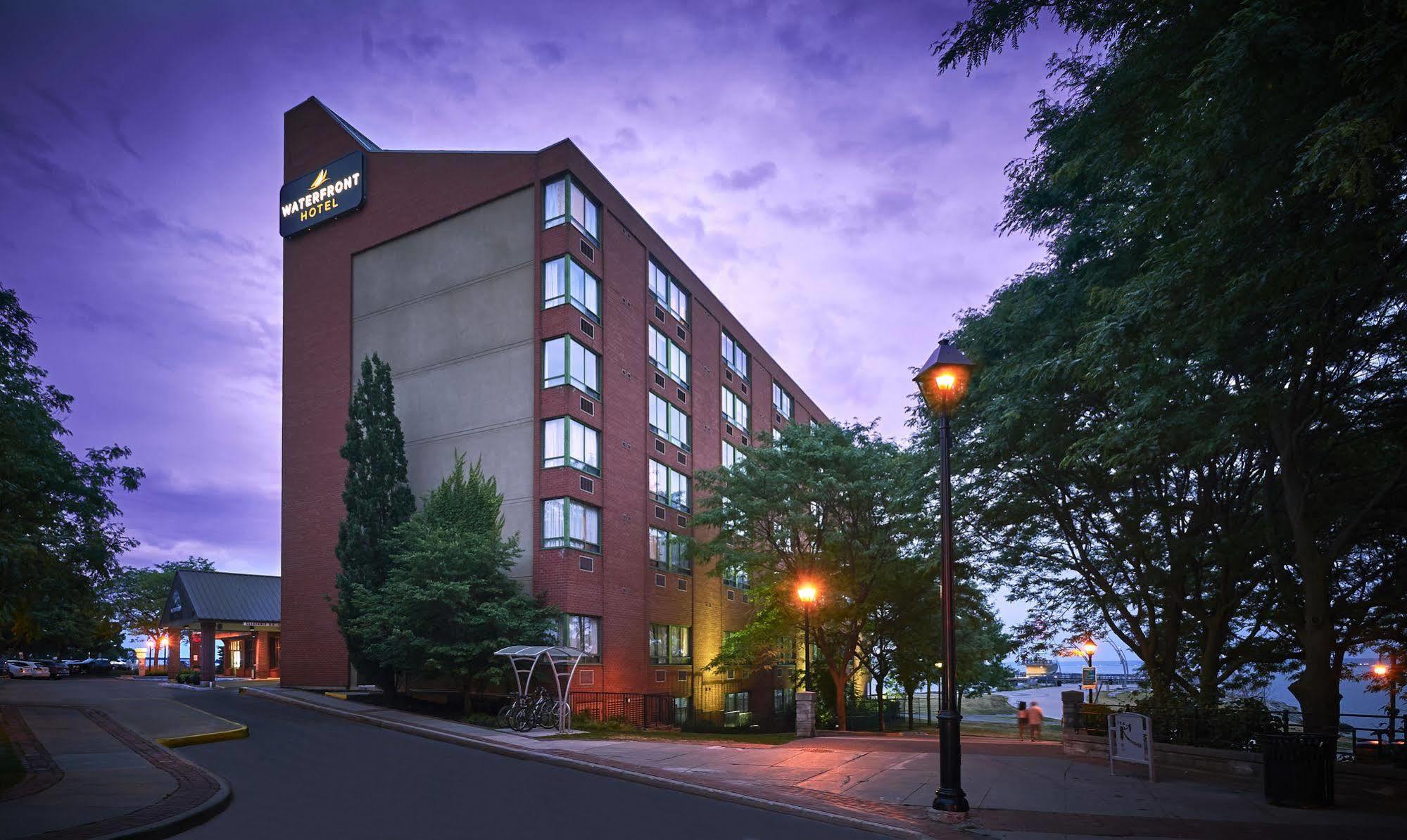 Waterfront Hotel Downtown Burlington Esterno foto