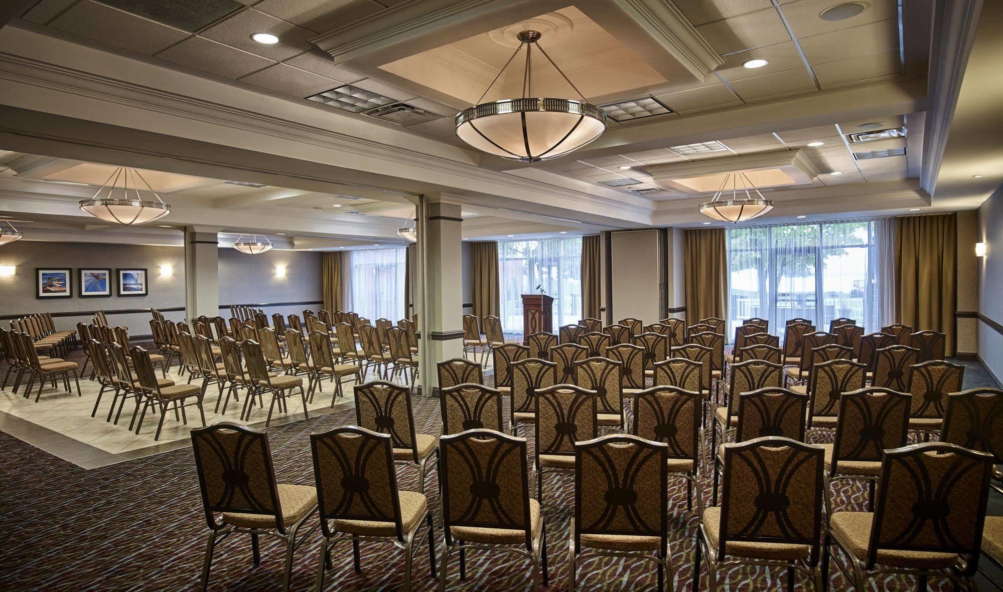 Waterfront Hotel Downtown Burlington Esterno foto