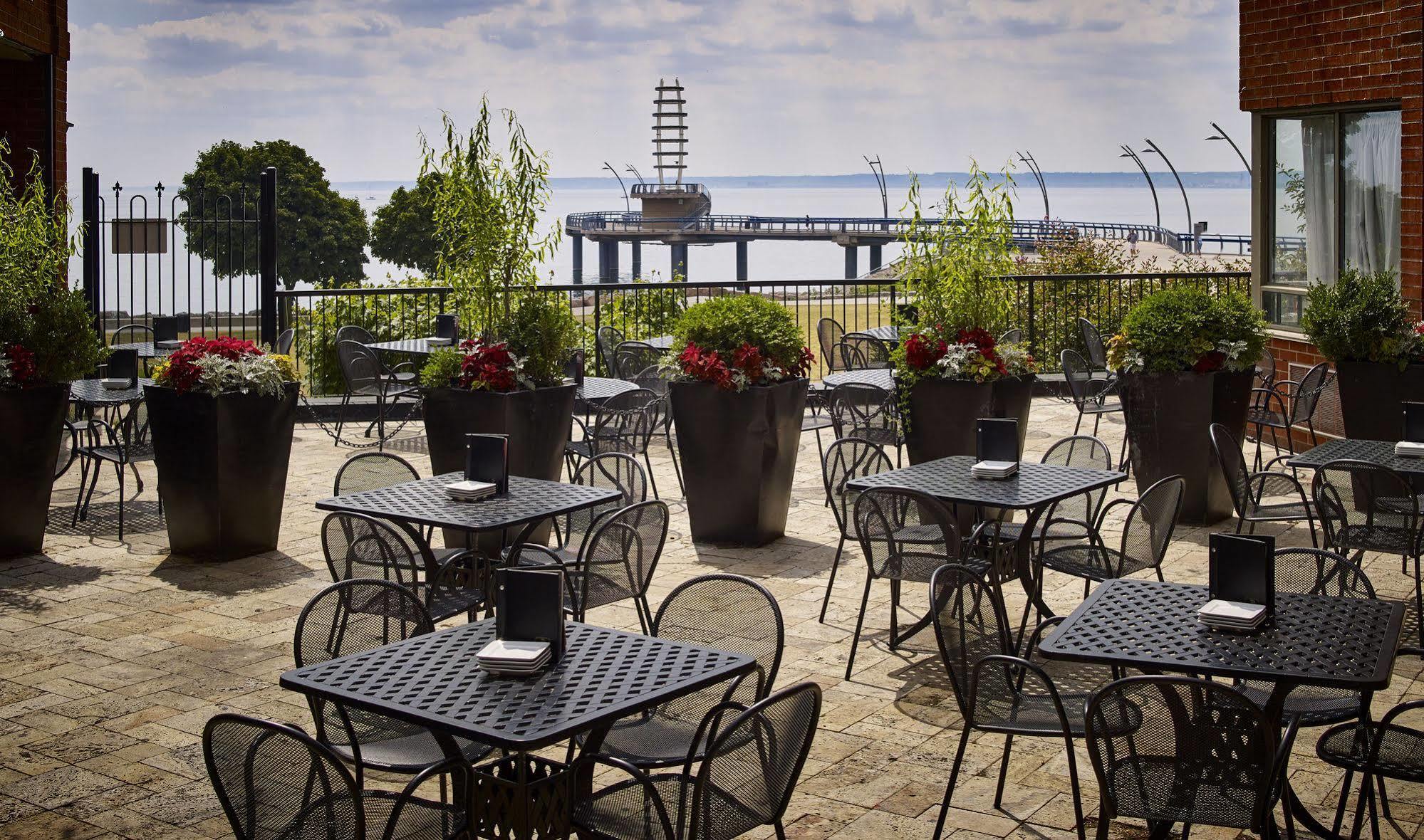 Waterfront Hotel Downtown Burlington Esterno foto