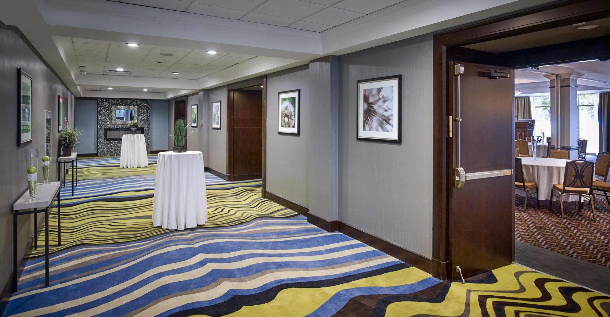 Waterfront Hotel Downtown Burlington Esterno foto